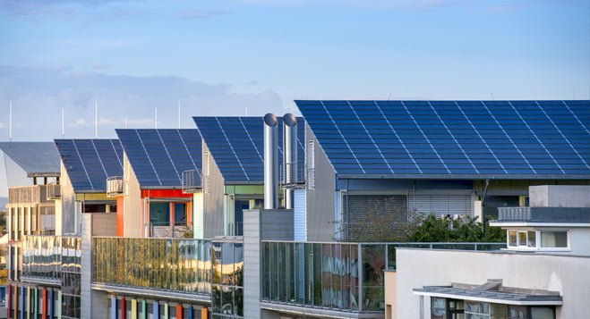 Verplichte zonnepanelen en niet bouwen buiten de stad