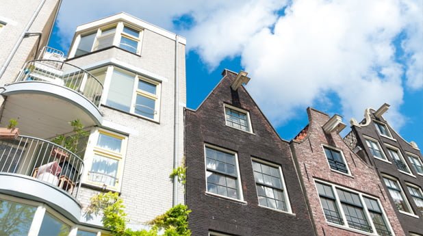 De bouw van nieuwe huurwoningen in Amsterdam loopt vertraging op