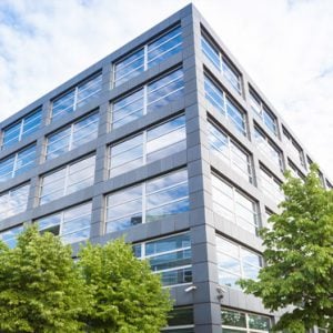 Amsterdam wil internationale bedrijven lokken met versoepelde regels voor kantoorbouw