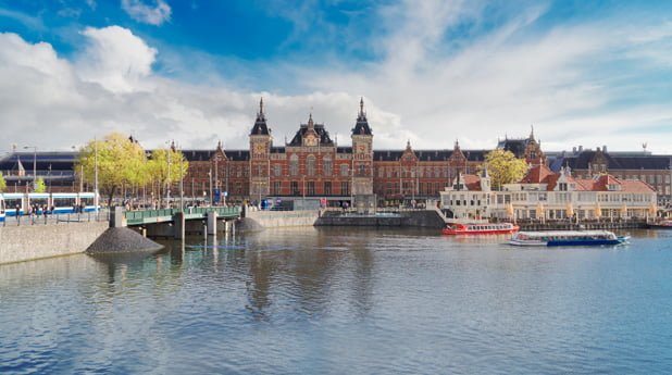 Wonen op het water krijgt een nieuwe dimensie in Amsterdam