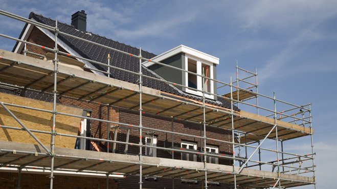 De bouw van nieuwe huizen blijft nog steeds achter bij de vraag