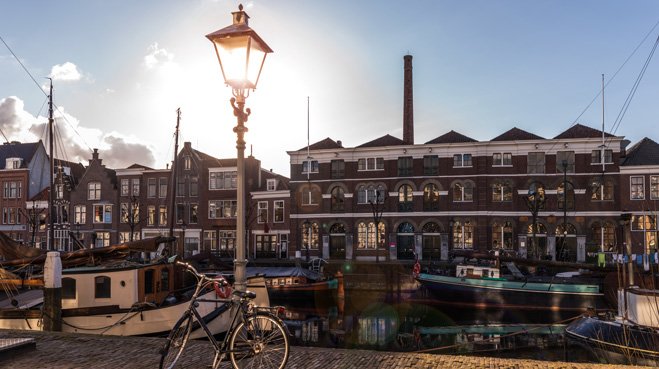 De slimme lantaarnpaal moet het straatbeeld in Rotterdam gaan bepalen
