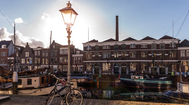 De slimme lantaarnpaal moet het straatbeeld in Rotterdam gaan bepalen