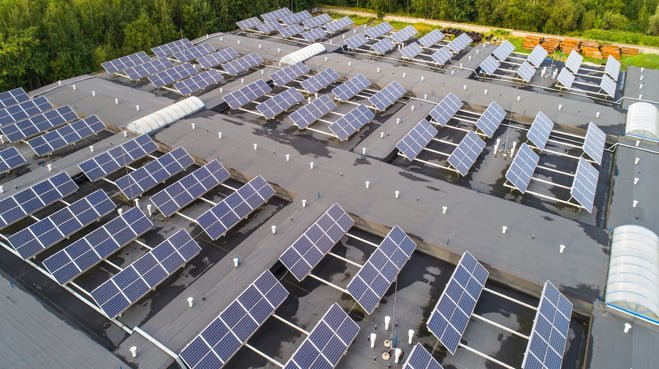 Overheid neemt het voortouw met plaatsing zonnepanelen op gebouwen