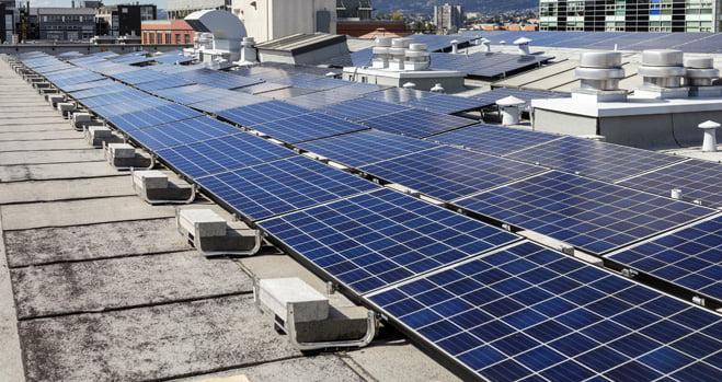 Brandveiligheid zonnedaken zorgt voor stijgende verzekeringspremies