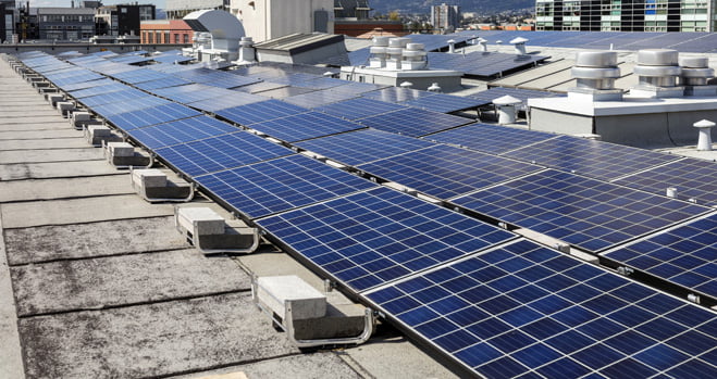 Brandveiligheid zonnedaken zorgt voor stijgende verzekeringspremies