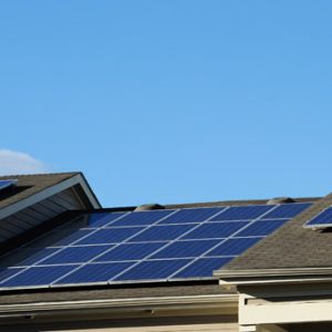 Kunnen sociale huurders straks nog zonnepanelen voor hun woning betalen