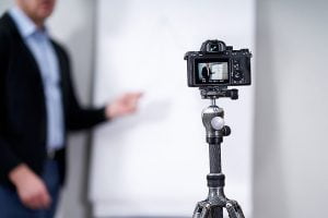 Onze lessen zijn zowel klassikaal als online te volgen - Vastgoed Business School