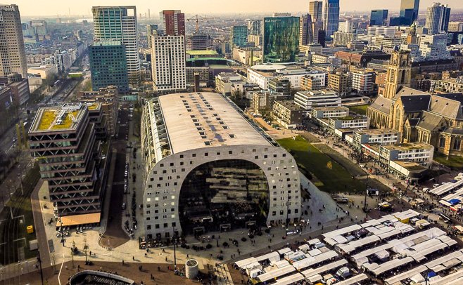 Leegstand in de Markthal in Rotterdam is voorbode van zware tijden voor winkelvastgoed