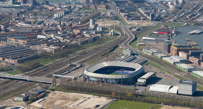 Stadsbestuur Rotterdam wil nader onderzoek naar fors hogere kosten voor Feyenoord City