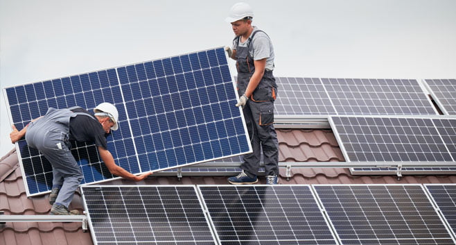 Eigenaren van zonnepanelen krijgen van Eneco veel minder uitgekeerd voor hun terug geleverde stroom